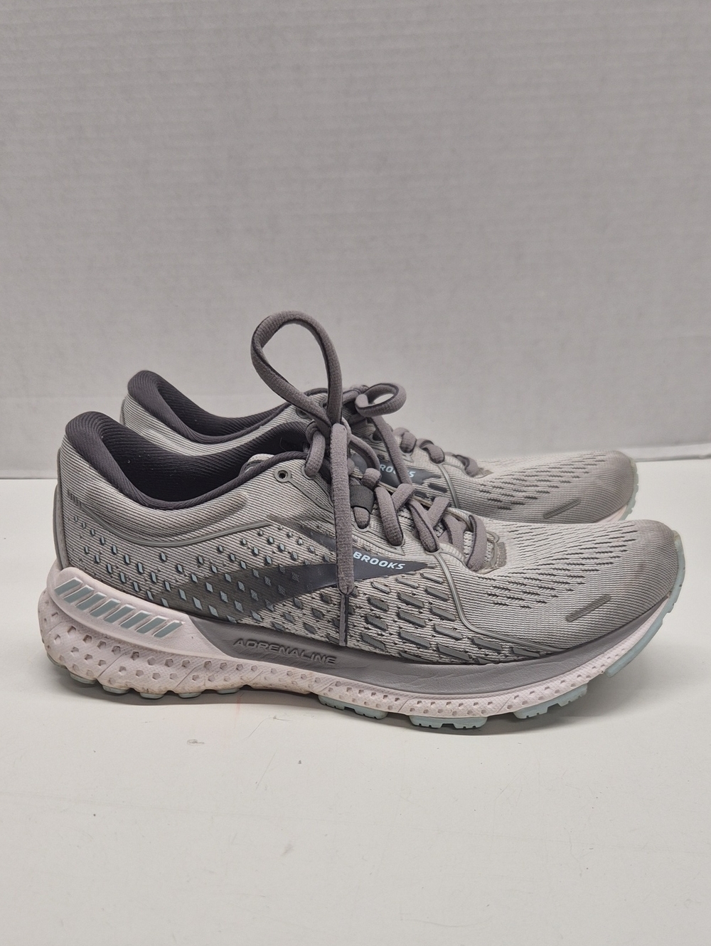 Brooks Adrenaline GTS 21 Sneakers Athletic Running Shoes Sneaker Gray Womens 7